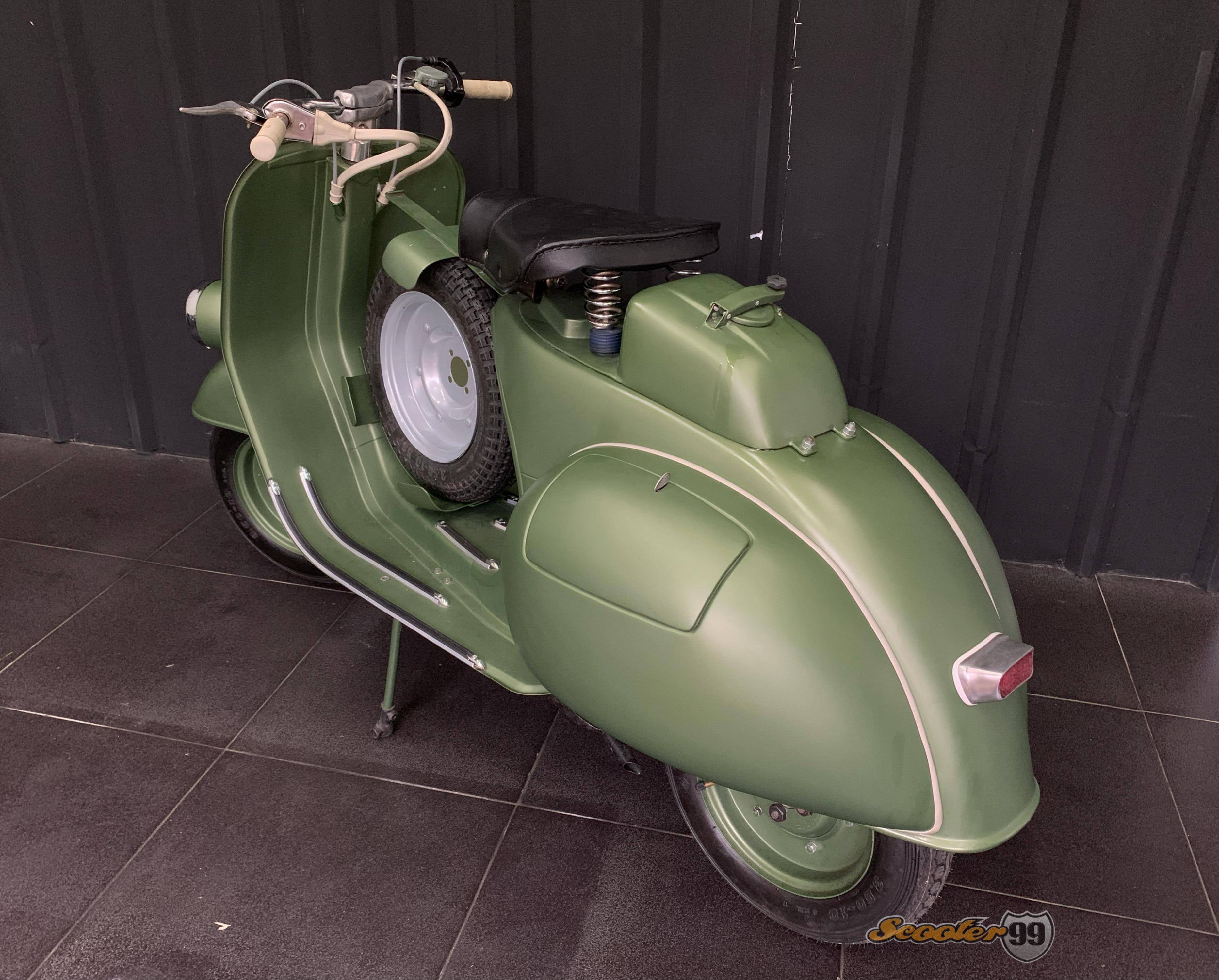 Rear angle of Vespa Sei Giorni 150 classic green